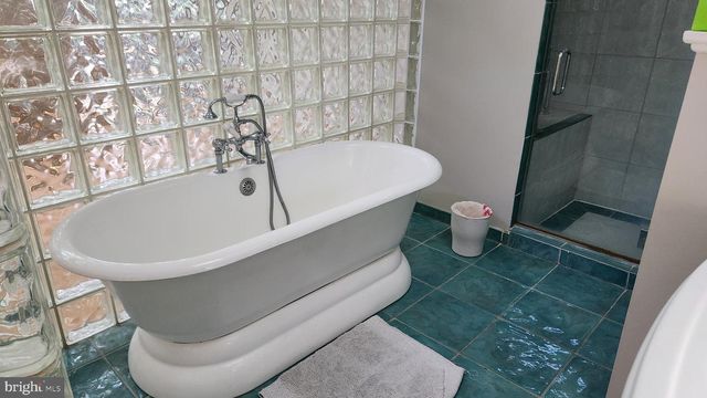 2207 FORDHAM DR, Alexandria, VA 22307