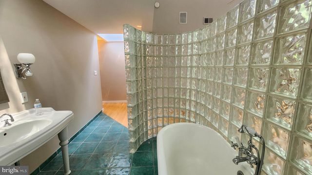 2207 FORDHAM DR, Alexandria, VA 22307