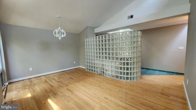 2207 FORDHAM DR, Alexandria, VA 22307