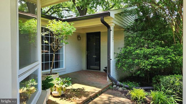 2207 FORDHAM DR, Alexandria, VA 22307