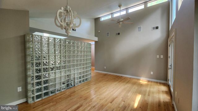 2207 FORDHAM DR, Alexandria, VA 22307