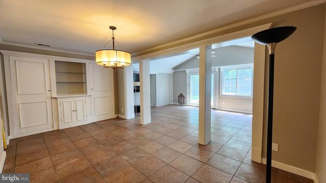 2207 FORDHAM DR, Alexandria, VA 22307