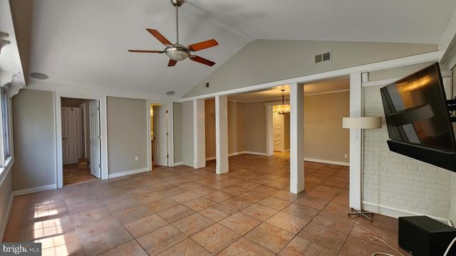 2207 FORDHAM DR, Alexandria, VA 22307