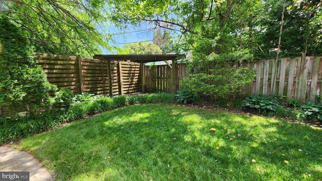2207 FORDHAM DR, Alexandria, VA 22307