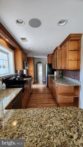 2207 FORDHAM DR, Alexandria, VA 22307