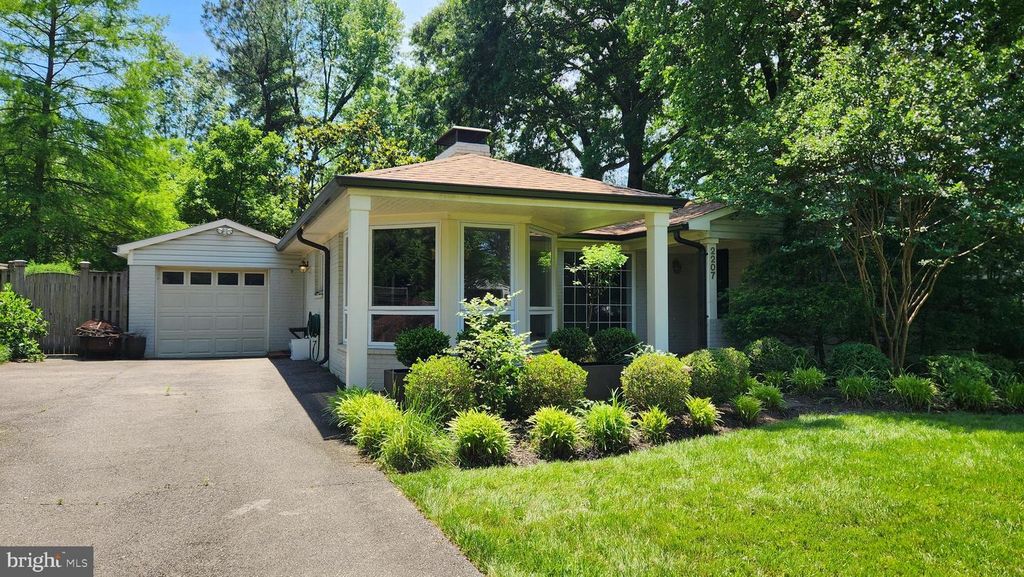2207 FORDHAM DR, Alexandria, VA 22307