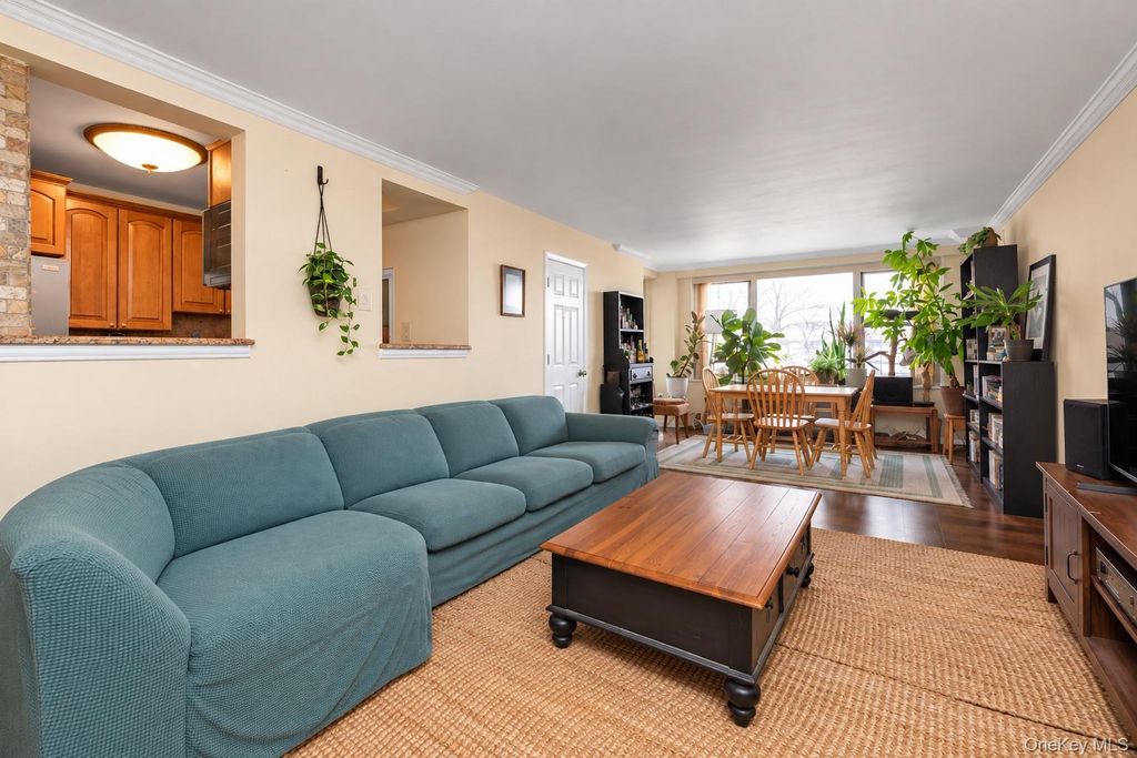 70-25 Yellowstone Boulevard 9Y, Forest Hills, NY 11375 — photo 2