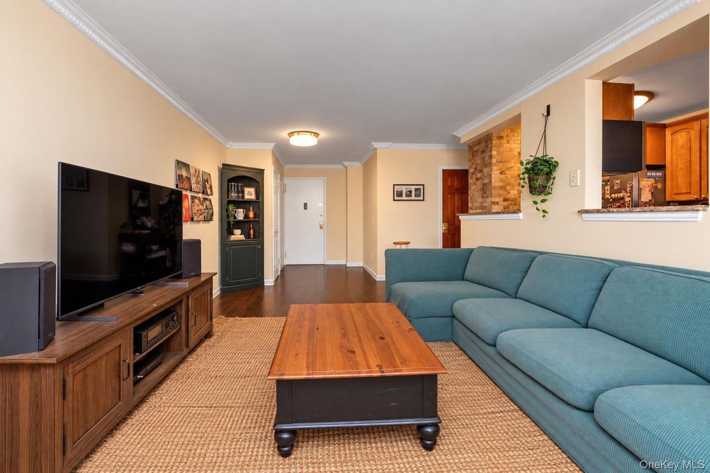 70-25 Yellowstone Boulevard 9Y, Forest Hills, NY 11375 — photo 3