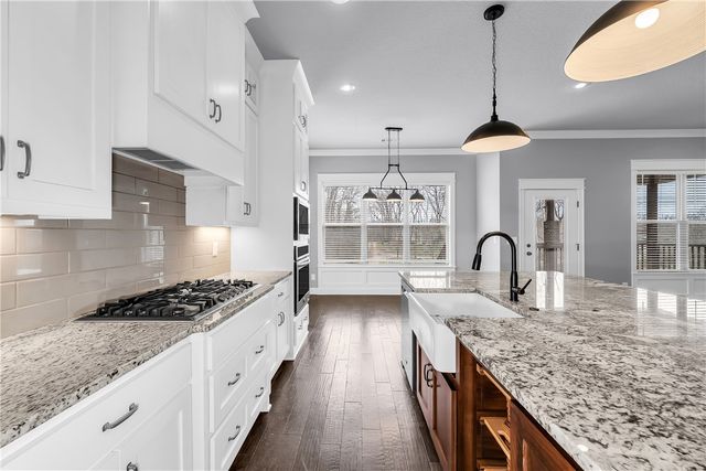 109 NW Highland Road, Bentonville, AR 72712