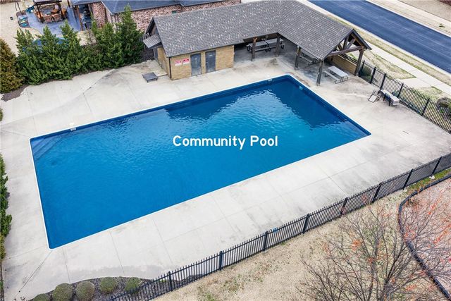 109 NW Highland Road, Bentonville, AR 72712