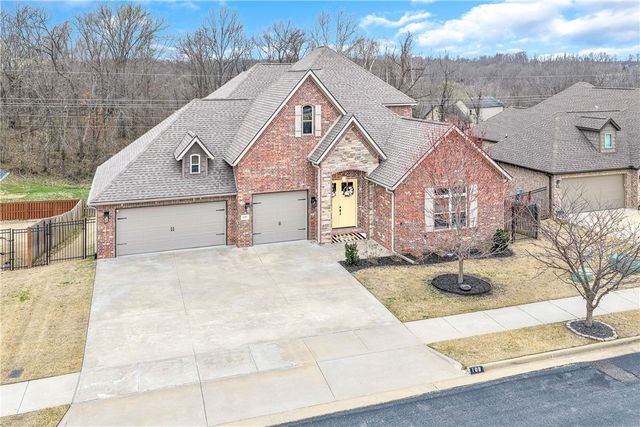 109 NW Highland Road, Bentonville, AR 72712