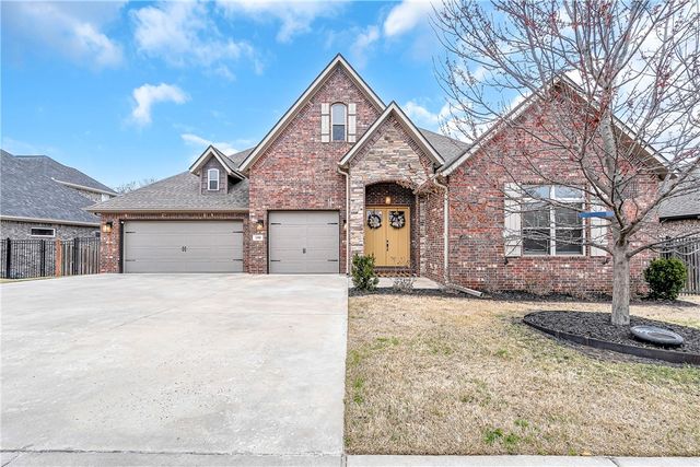 109 NW Highland Road, Bentonville, AR 72712