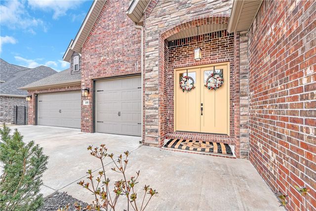 109 NW Highland Road, Bentonville, AR 72712