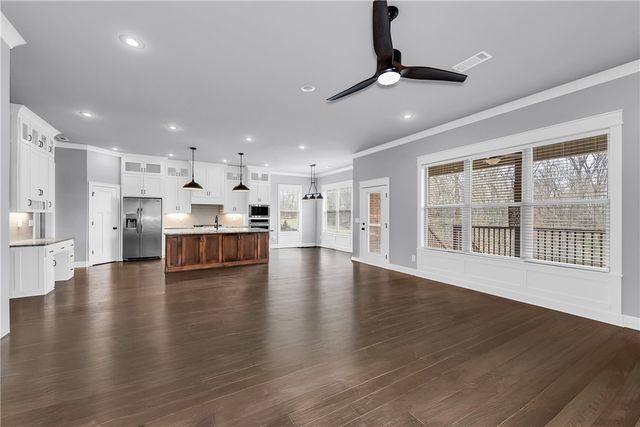 109 NW Highland Road, Bentonville, AR 72712