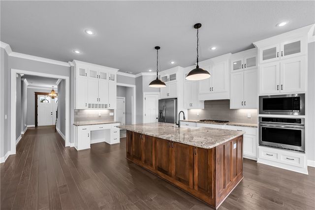 109 NW Highland Road, Bentonville, AR 72712