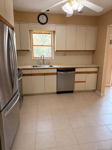 44 47th Street, Islip, NY 11751