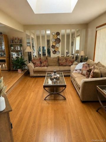 44 47th Street, Islip, NY 11751