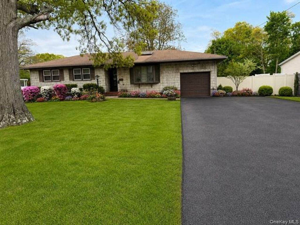 44 47th Street, Islip, NY 11751