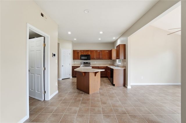 618 Chapelgate Drive, Fairborn, OH 45324