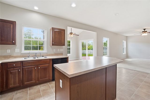 618 Chapelgate Drive, Fairborn, OH 45324