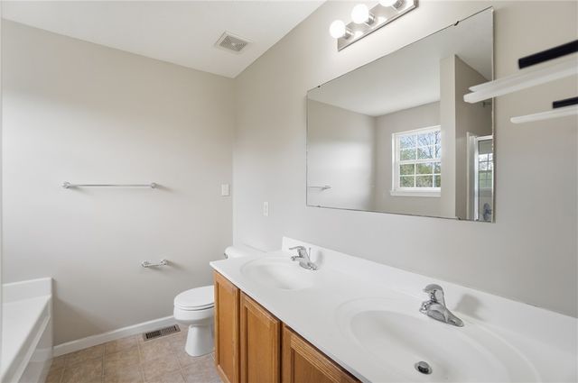 618 Chapelgate Drive, Fairborn, OH 45324