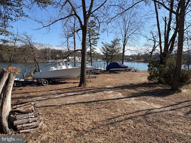 132 CLUB RD, Pasadena, MD 21122