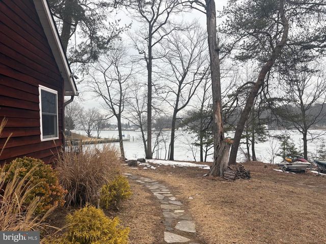 132 CLUB RD, Pasadena, MD 21122