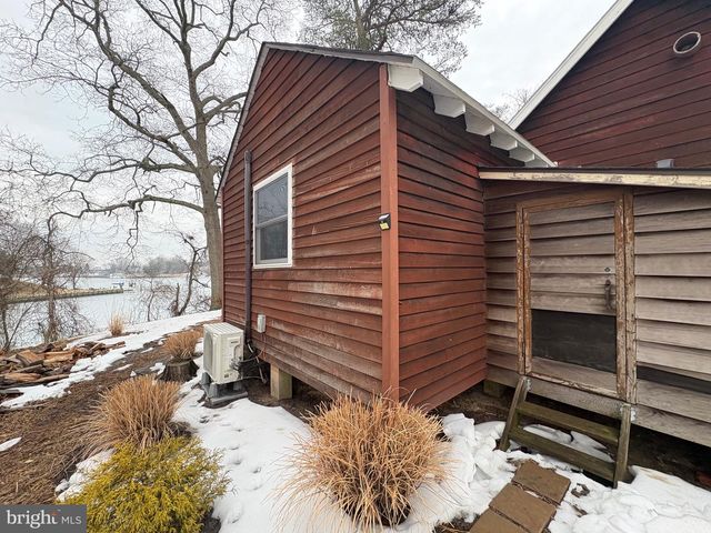 132 CLUB RD, Pasadena, MD 21122