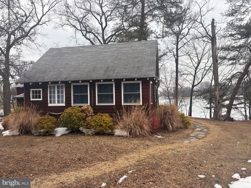 132 CLUB RD, Pasadena, MD 21122