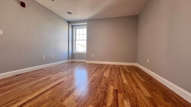 585 Washington St 0301, Quincy, MA 02169