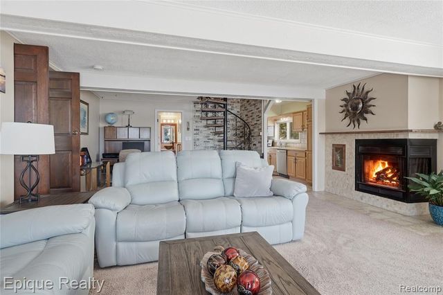 423 Shady Oaks Street, Lake Orion, MI 48362