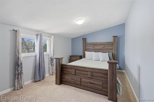 423 Shady Oaks Street, Lake Orion, MI 48362