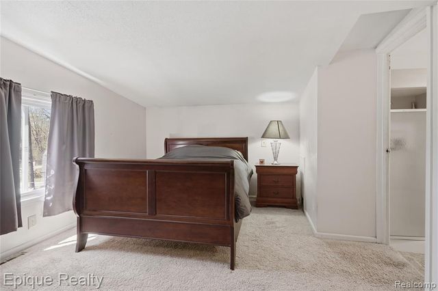 423 Shady Oaks Street, Lake Orion, MI 48362