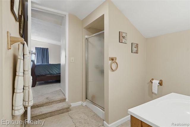 423 Shady Oaks Street, Lake Orion, MI 48362