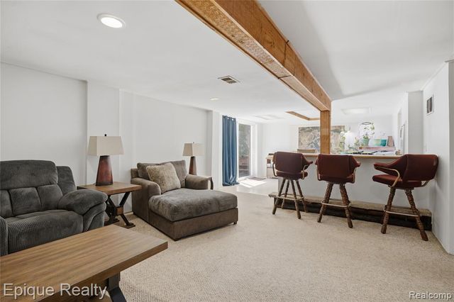 423 Shady Oaks Street, Lake Orion, MI 48362