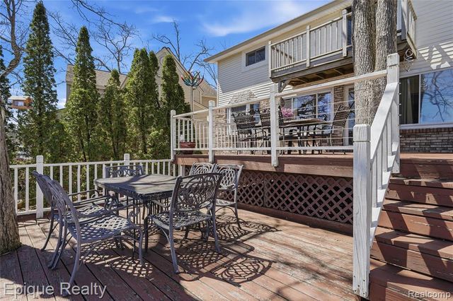 423 Shady Oaks Street, Lake Orion, MI 48362