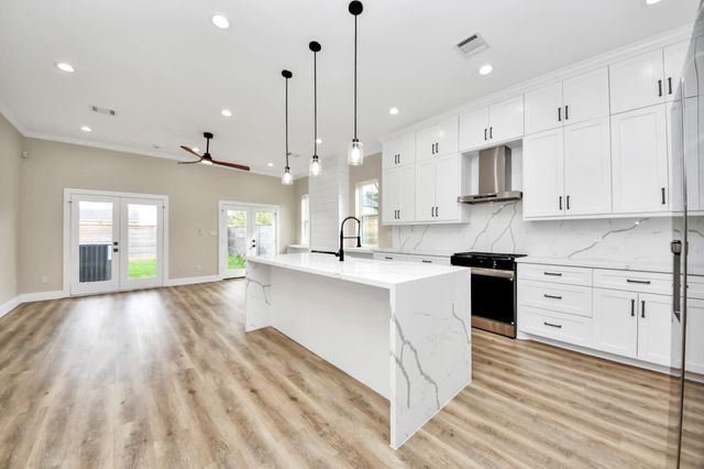 125 E 38th Street, Houston, TX 77018