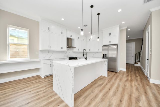 125 E 38th Street, Houston, TX 77018