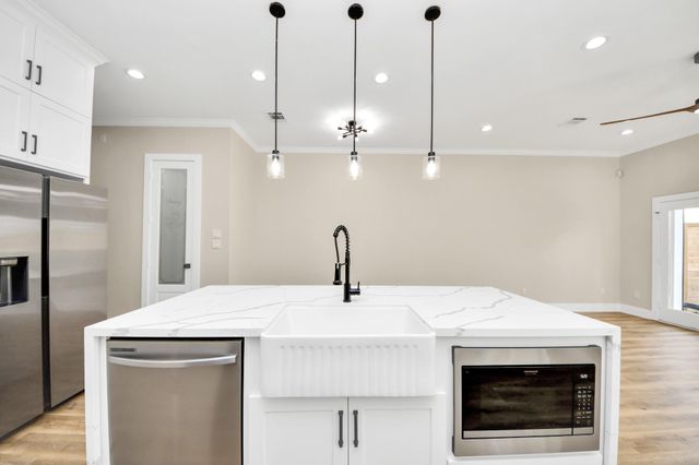 125 E 38th Street, Houston, TX 77018