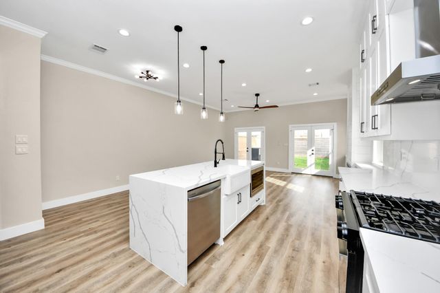 125 E 38th Street, Houston, TX 77018