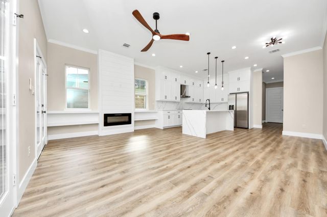 125 E 38th Street, Houston, TX 77018
