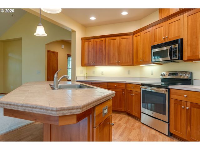 1969 Nw WOODLAND Dr, Mc Minnville, OR 97128