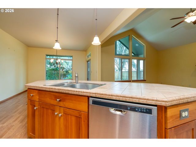 1969 Nw WOODLAND Dr, Mc Minnville, OR 97128
