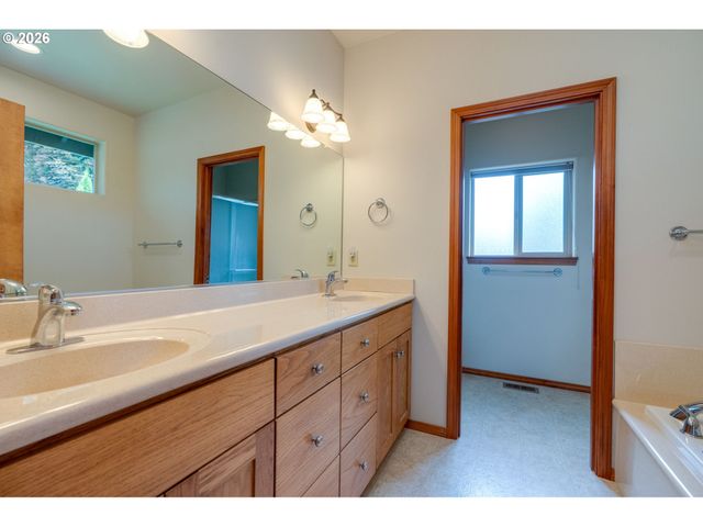 1969 Nw WOODLAND Dr, Mc Minnville, OR 97128