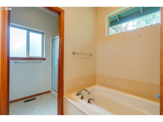 1969 Nw WOODLAND Dr, Mc Minnville, OR 97128