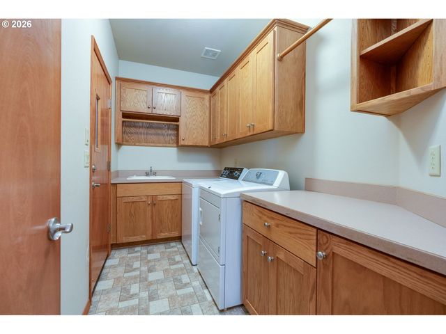 1969 Nw WOODLAND Dr, Mc Minnville, OR 97128