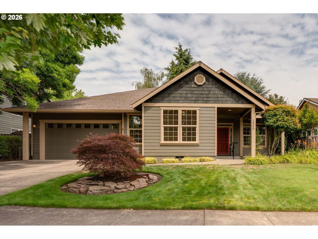 Image 1 of property listing at 1969 Nw WOODLAND Dr, Mc Minnville, OR 97128