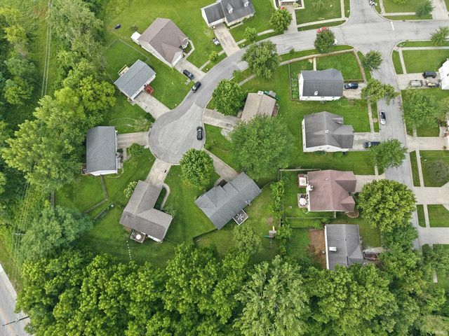 1204 W Woodhill Drive, Bloomington, IN 47403