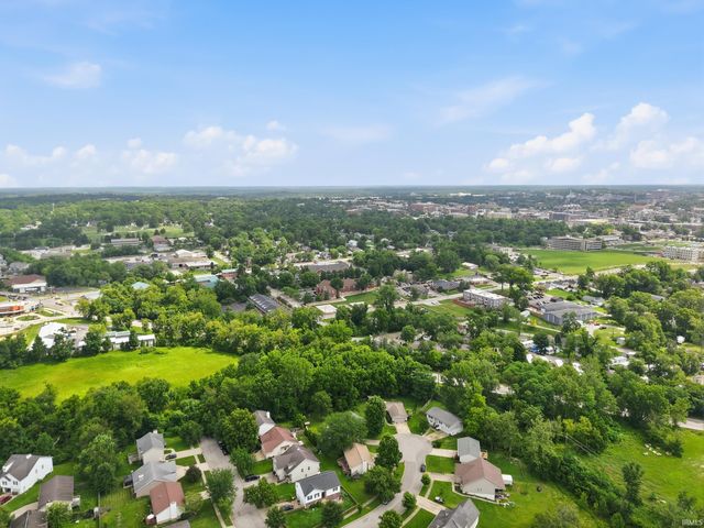 1204 W Woodhill Drive, Bloomington, IN 47403