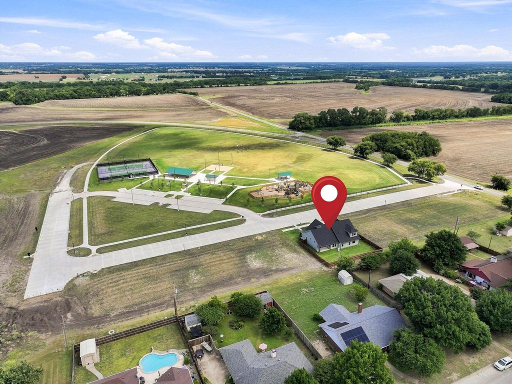 512 Bandera Drive, Howe, TX 75459